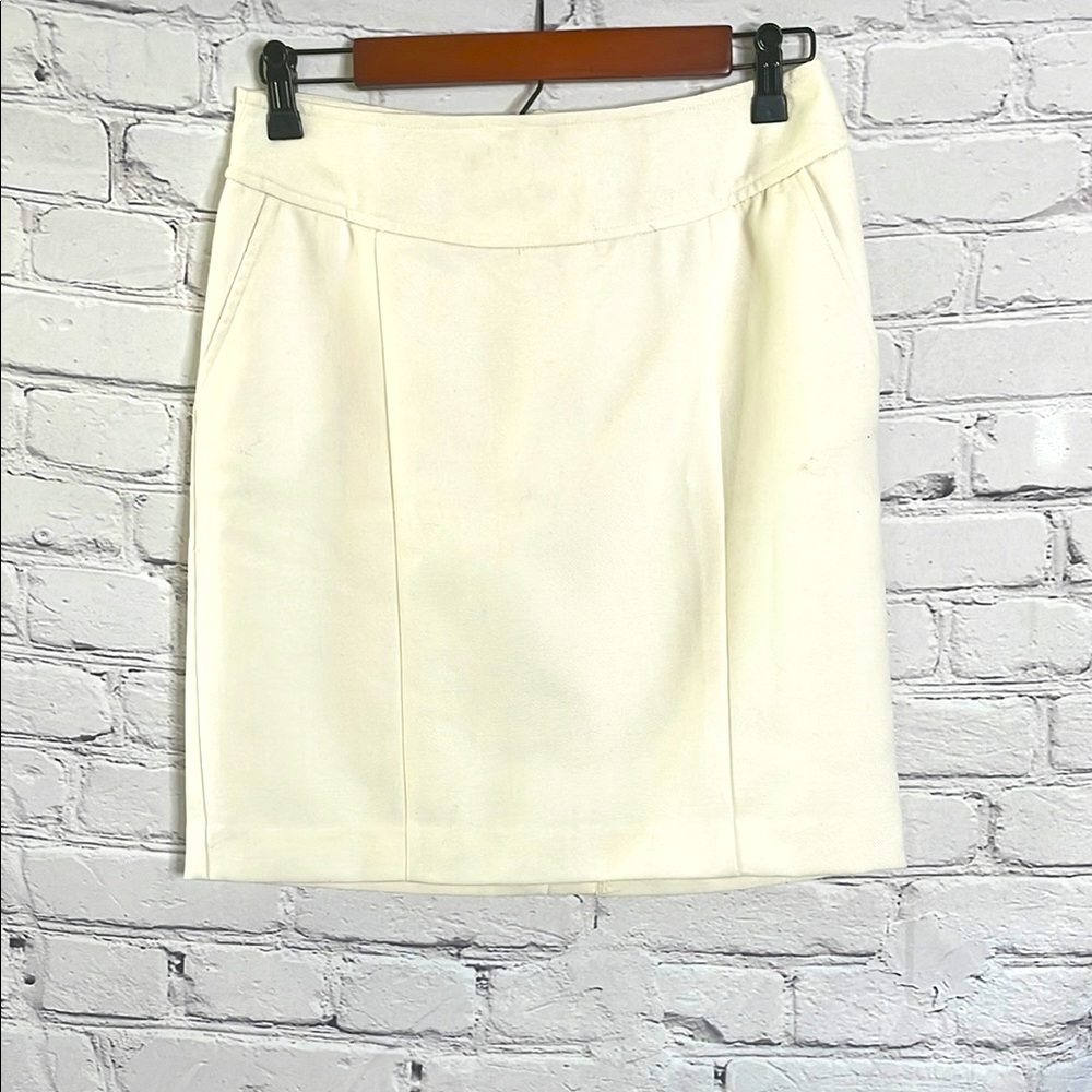 Banana Republic Elegant Off-White Skirt Size 4 Excellent Condition